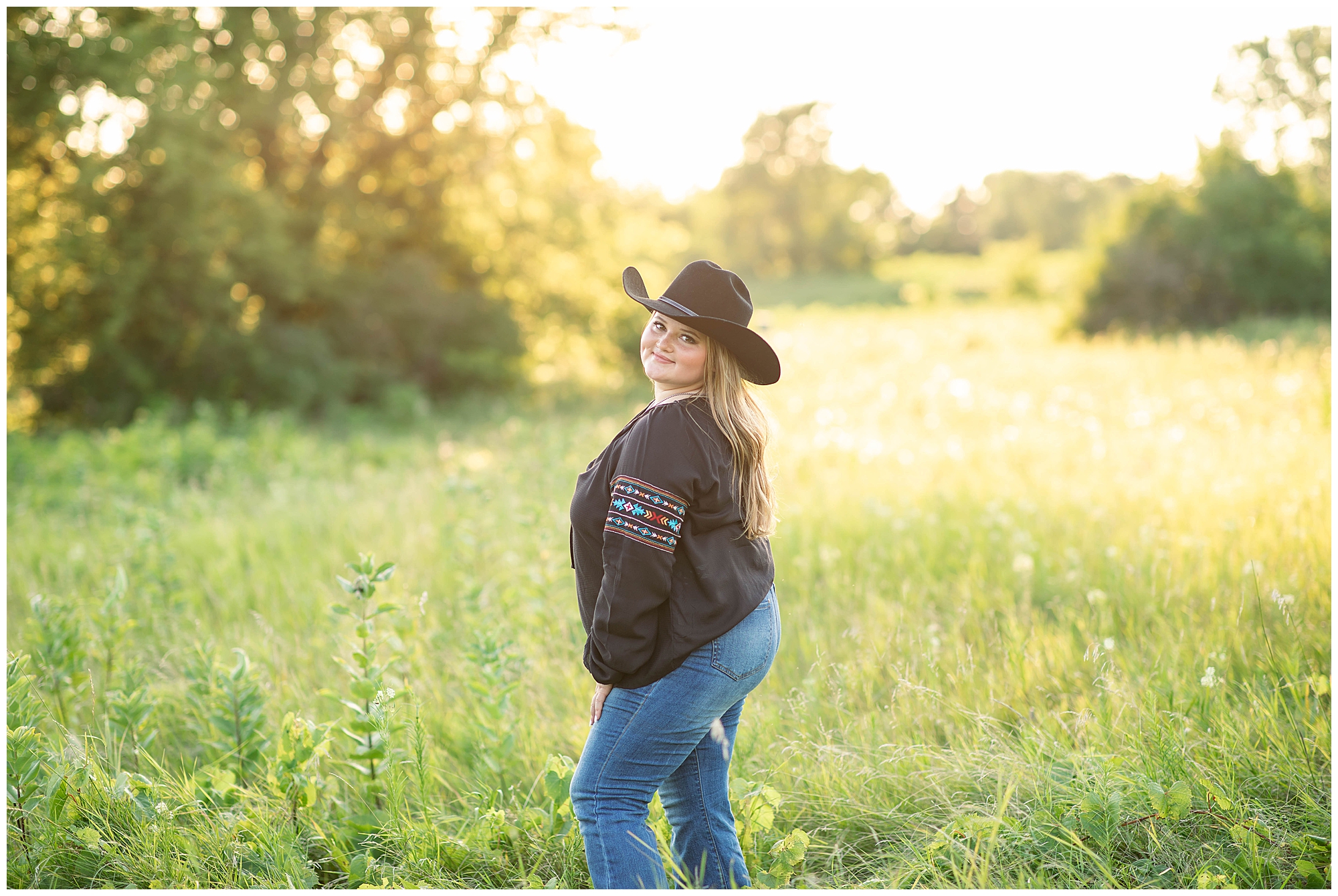 cowgirl hat senior pictures 