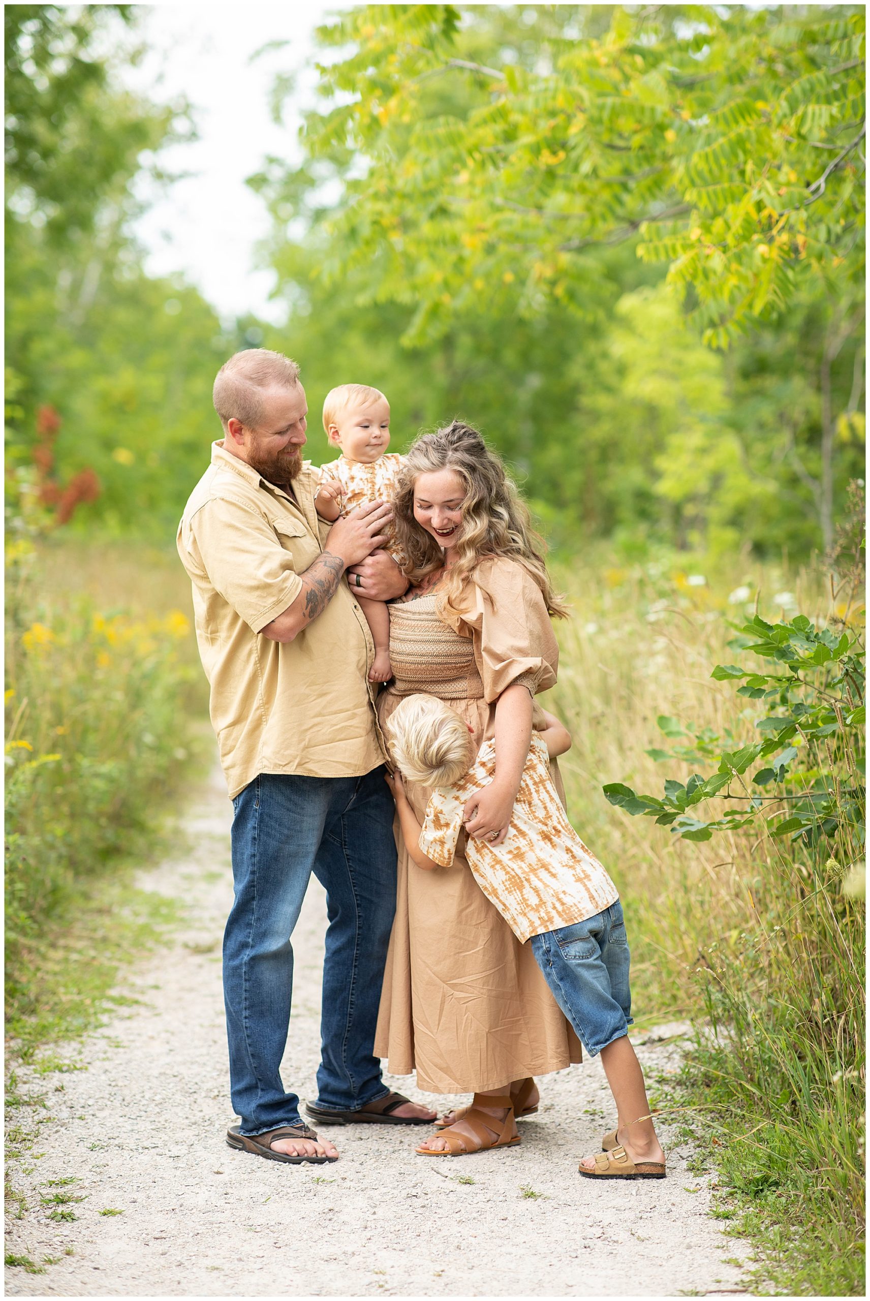 neutral color family photo outfits
